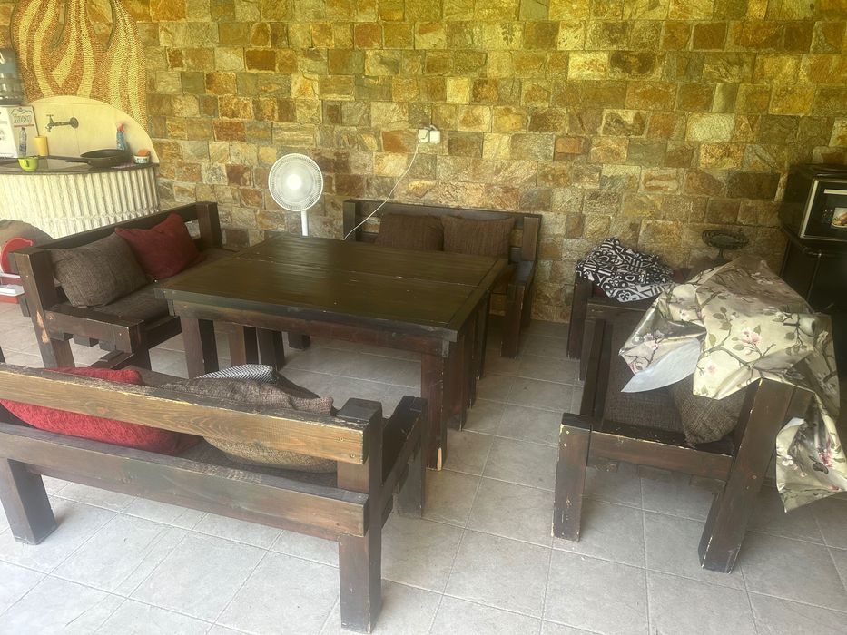 Дървени маси , пейки и табуретки за барбекю- комплект