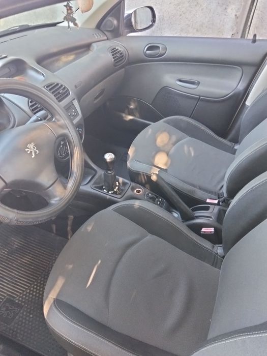 Vând Peugeot 206