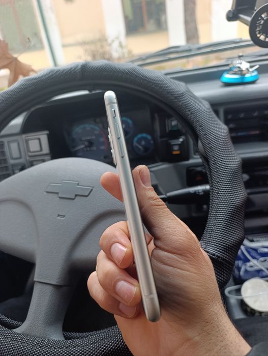 iPhone 11 Fes id tru ton bor sotiladi.