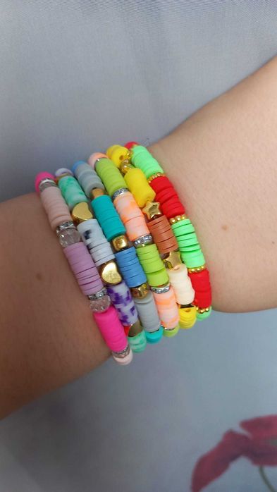 Bratari handmade vesele si colorate!