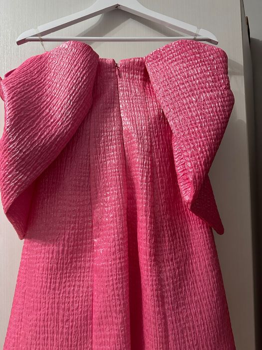 Къса рокля с паднали ръкави