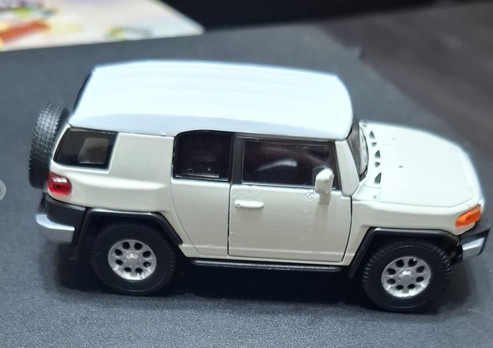 VÎND machetă TOYOTA FJ CRUISER scara 1 / 36