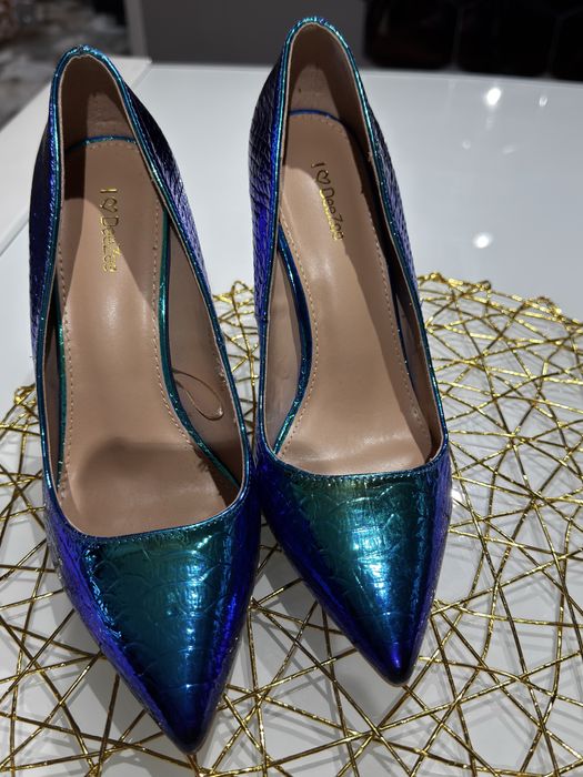 Pantofi cu pietre si pantofi turcoaz