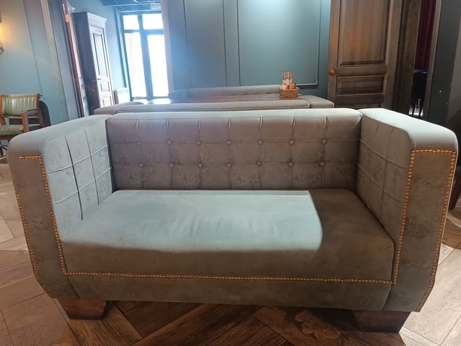 Продам диваны для кафе и ресторанов.