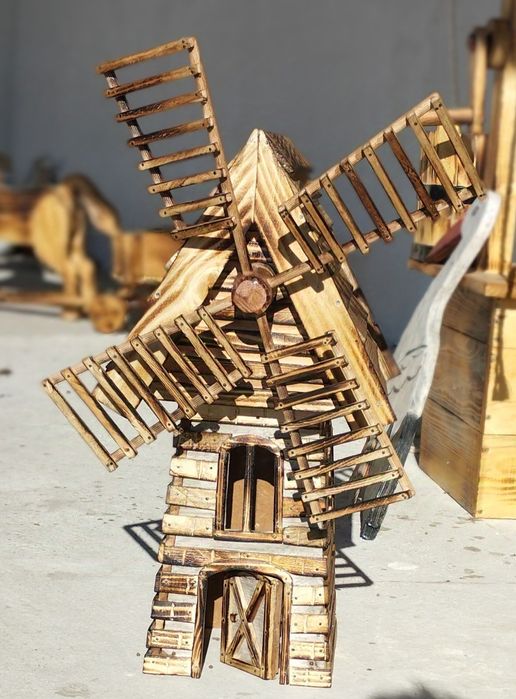 Вятърна мелница - градинска декорация