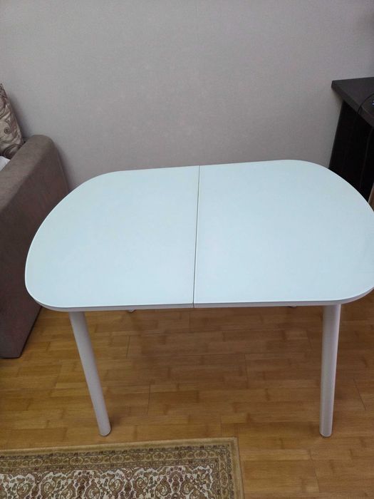 Стол обеденный со стеклом