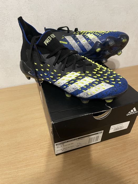Футбольные бутсы Adidas Predator Freak+Fg