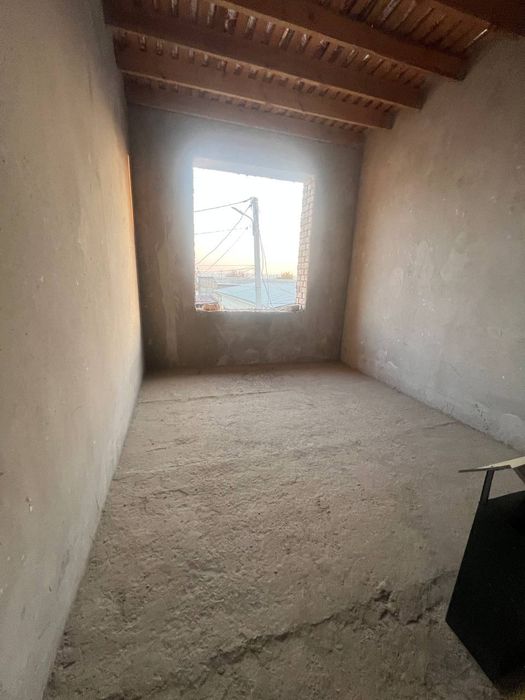 Uchtepa tumani katta qani mahallasida karobka uyimiz sotuvda