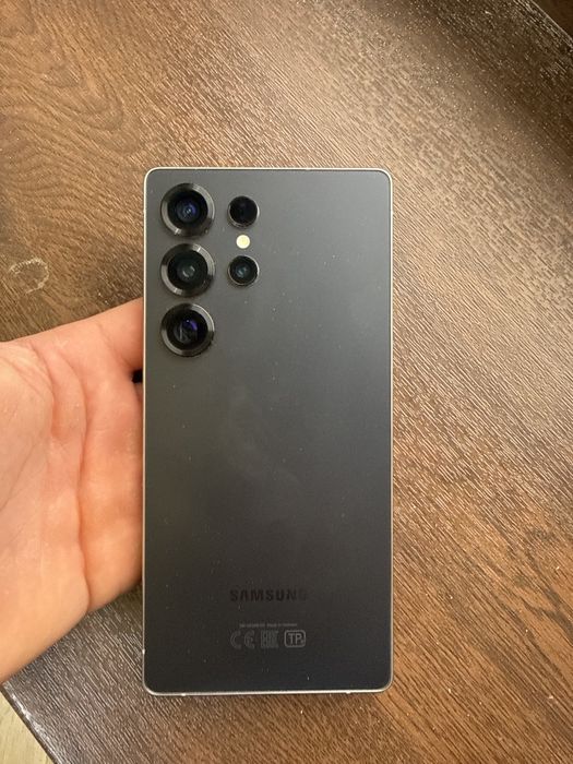 Samsung S25 Ultra 12/256gb ideal holiday