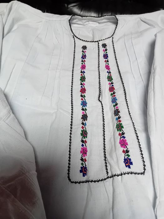 Дамски  ризи за носия,пищимал и елеци за  носия