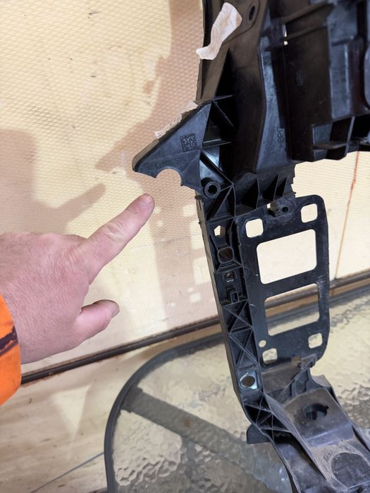 Trager suport radiatoare Audi Q8