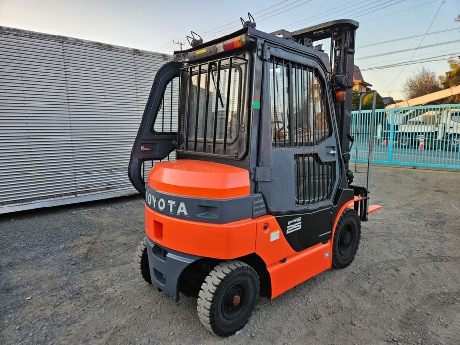 Вилочный погрузчик