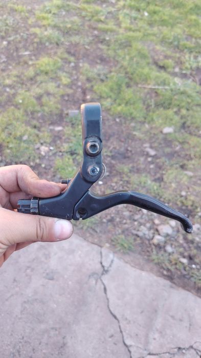 Продам 2 тормозные ручки для велосипеда