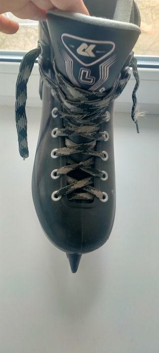 Продам коньки хоккейные