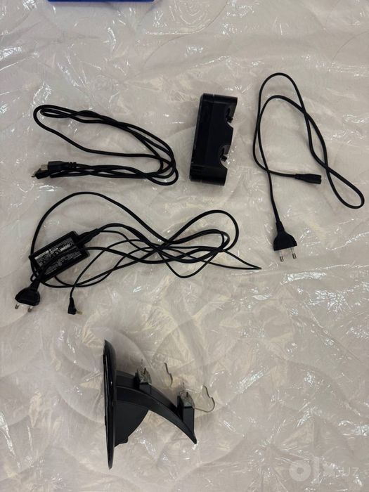 PlayStation 4 + 2 джойстика + 5 игр