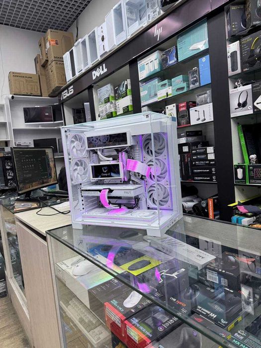 7800x3d/ X870 AYW/RTX 5070 WHITE/ FULL white case