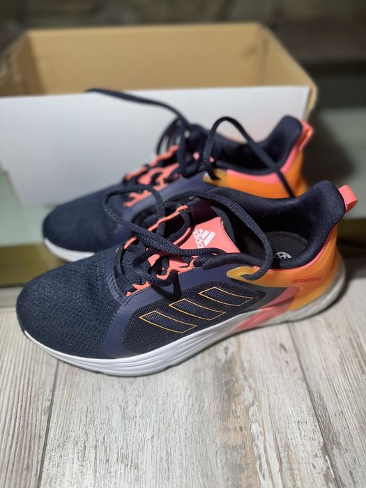 Дамски маратонки Adidas 37,5