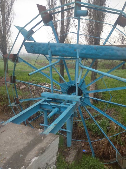 Резервуары, системы орошения, подьемные механизмы для полива.