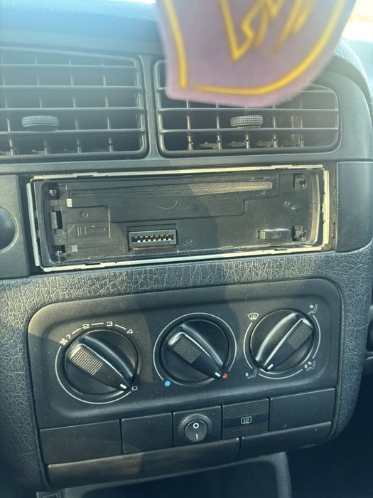 Авто CD Pioneer + трансмитер и флашка