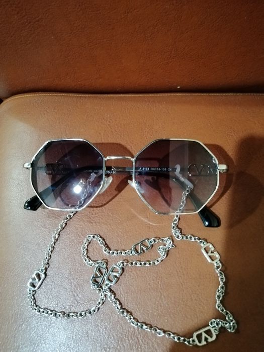 Продам очки от Valentino