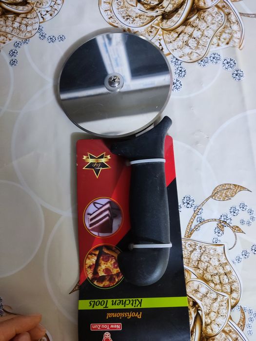 Нож для пиццы новый