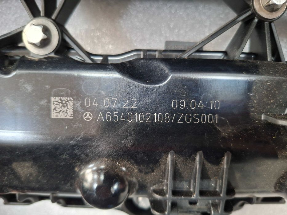 A6540102108 Нов Оригинален Капак Клапани Цилиндрова Глава Mercedes OM654