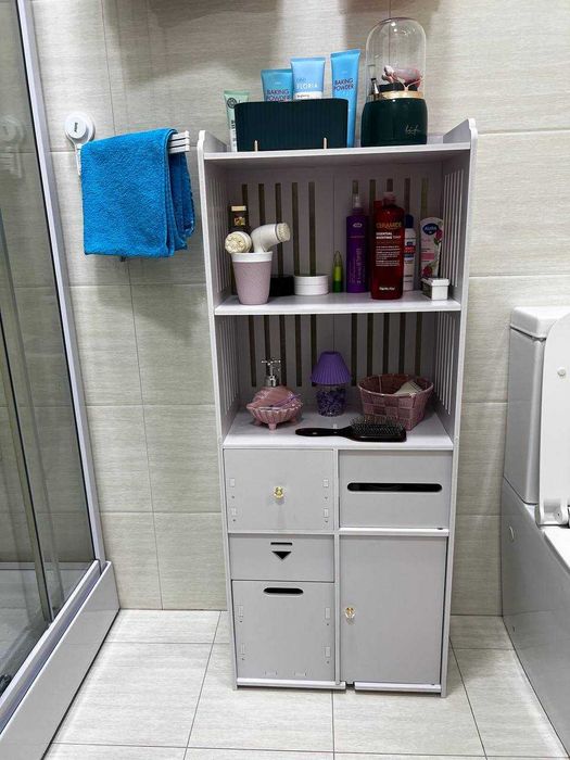 Стеллаж напольный с полками и дверцами