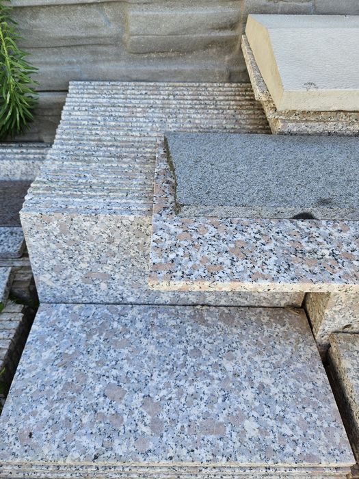 Granit 0.2x0.4x 1.5cm grosime