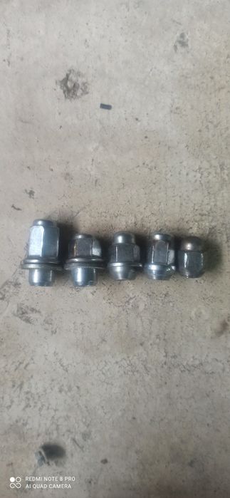 Колесные гайки Тойота