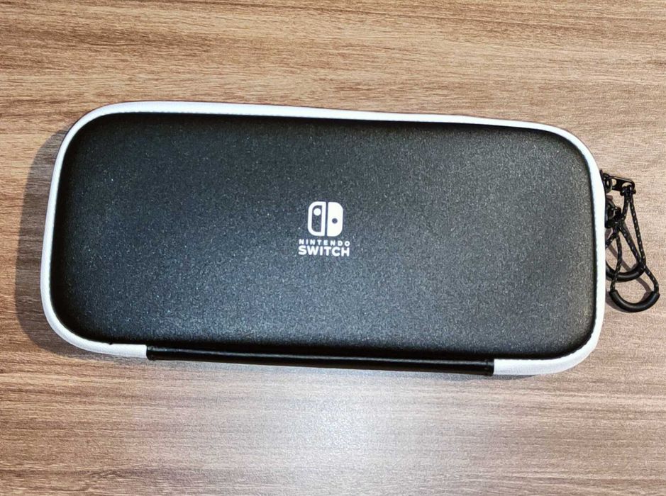 Nintendo Switch 1 + Zelda Breath of the wild + Чисто нов Калъф