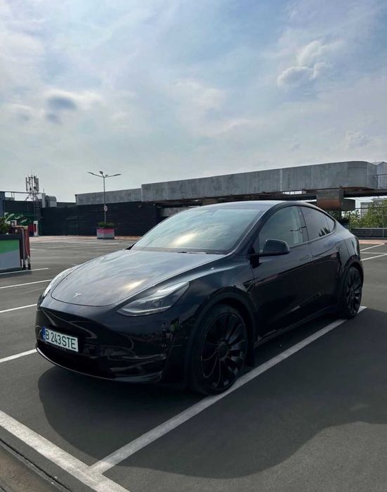 Vând Tesla Model Y 2022 Performance 11.739 km, 40.000 EUR, TVA inclus, deductibil
