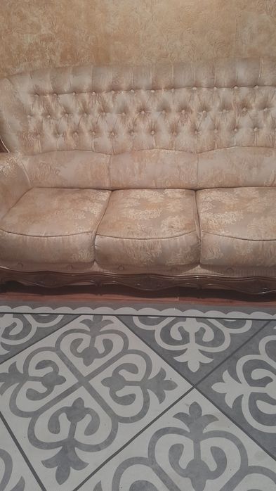 Срочно продам диван  кресла