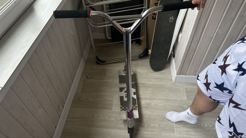 Продаю трюковой самокат custum