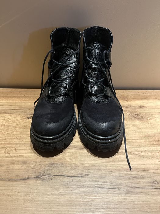 Дамски боти от естествен велур.