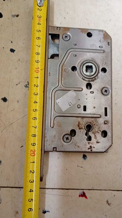 Брава за врата -