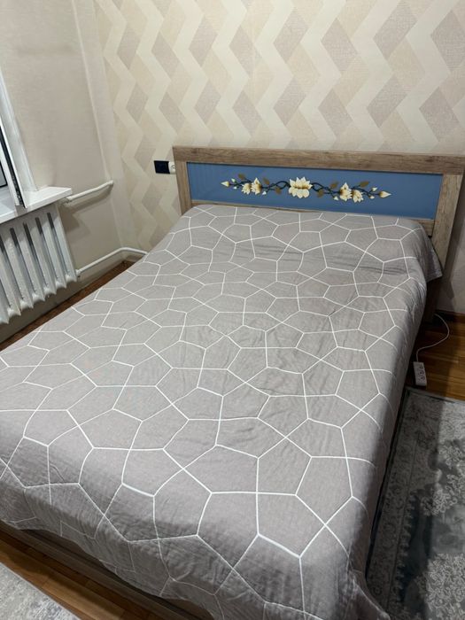 Продам кровать с комодами для белья