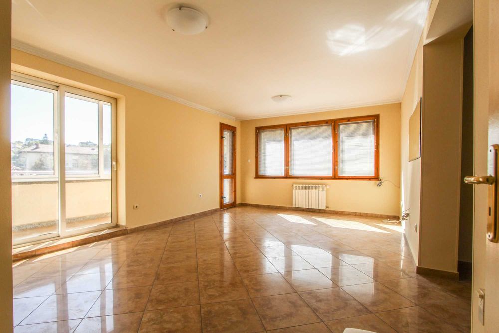 Дава се под наем Многостаен апартамент в София, Оборище - 146 кв.м за 1425.96 € - Снимка #1