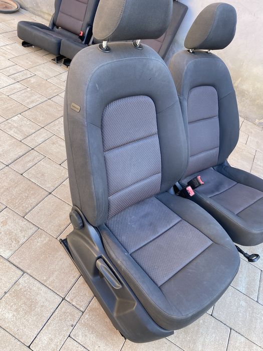 Scaune audi Q5 in stare buna din matereal textil fara uzura se vind au fost schinbatede pe masina