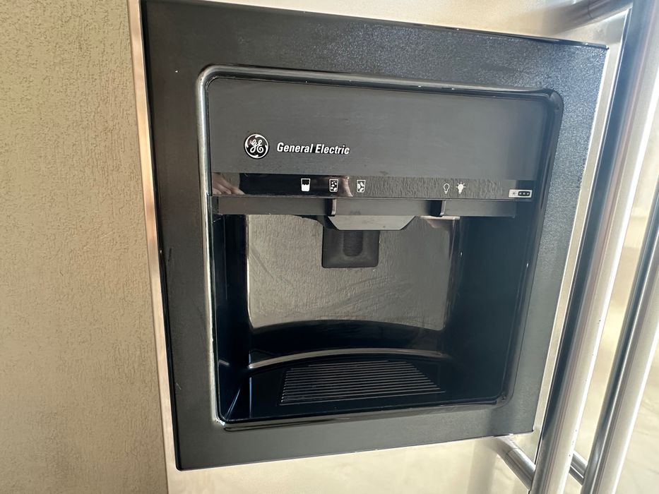 Frigider cool giants cu ice maker