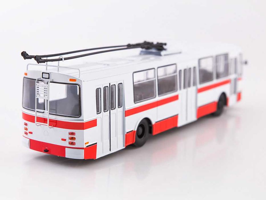 Продам ЗИУ-682Б троллейбус в масштабе 1:43 производитель MODIMIO