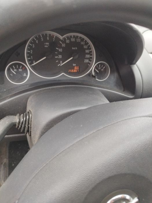 Vând Opel corsa 1.2 benzină.