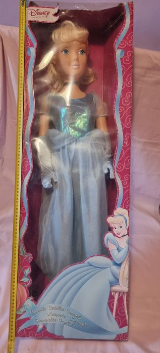 Papusa veche de colectie Barbie Cenusareasa