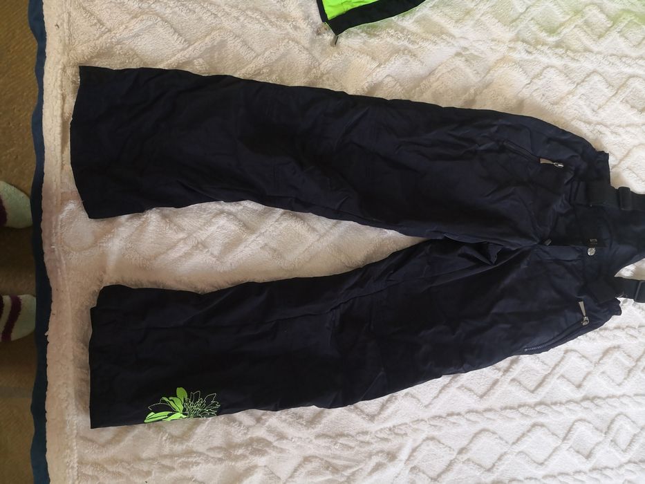 Продам горнолыжный костюм для девочки