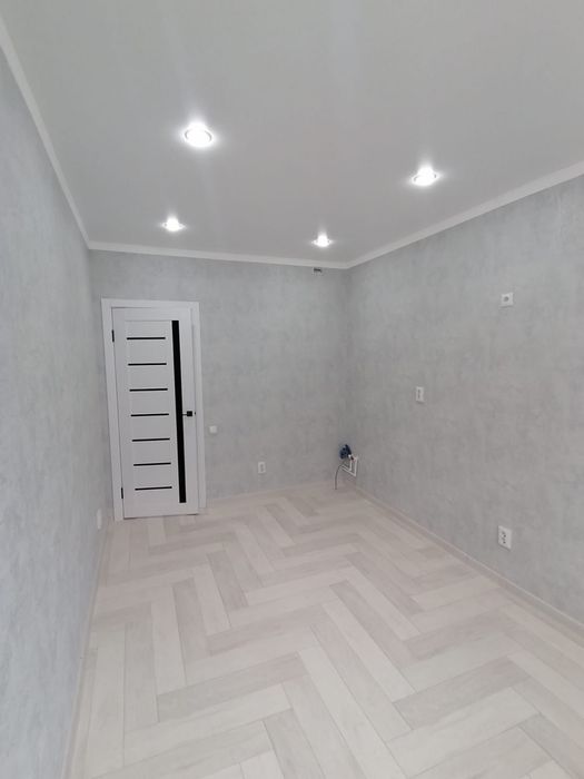 Поклейка обоев,линолеум,плинтус