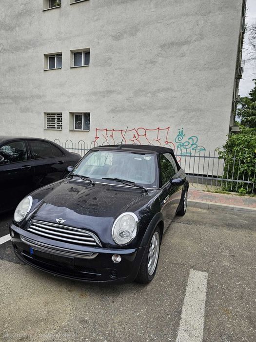 Mini Cooper Cabrio Sidewalk