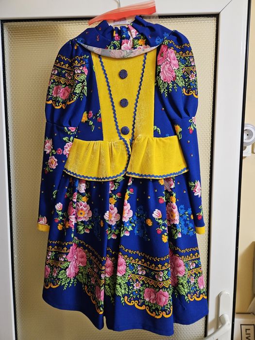 Rochie dans caracter 7-8 ani