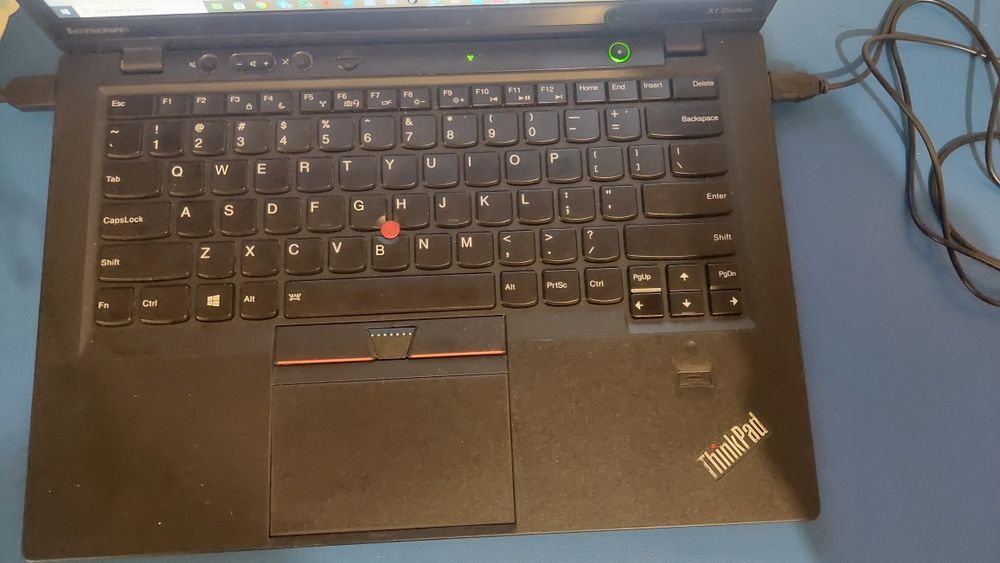 Laptop lenovo x1 carbon.
