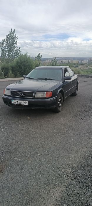 Машина ауди 100 с4