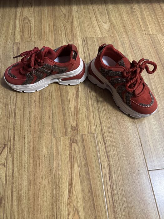 Adidași grena cu glitter – mărimea 37, purtați o singură dată