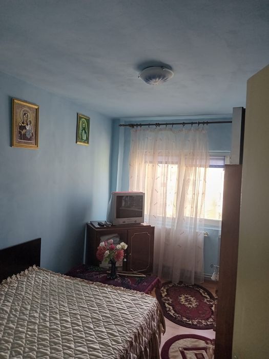 Apartament 3 camere Roșiori de vede